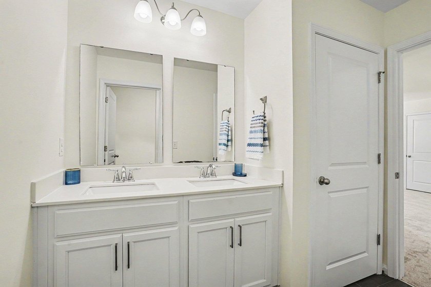 Welcome home to this stunning, move-in-ready 5-bedroom - photo 43