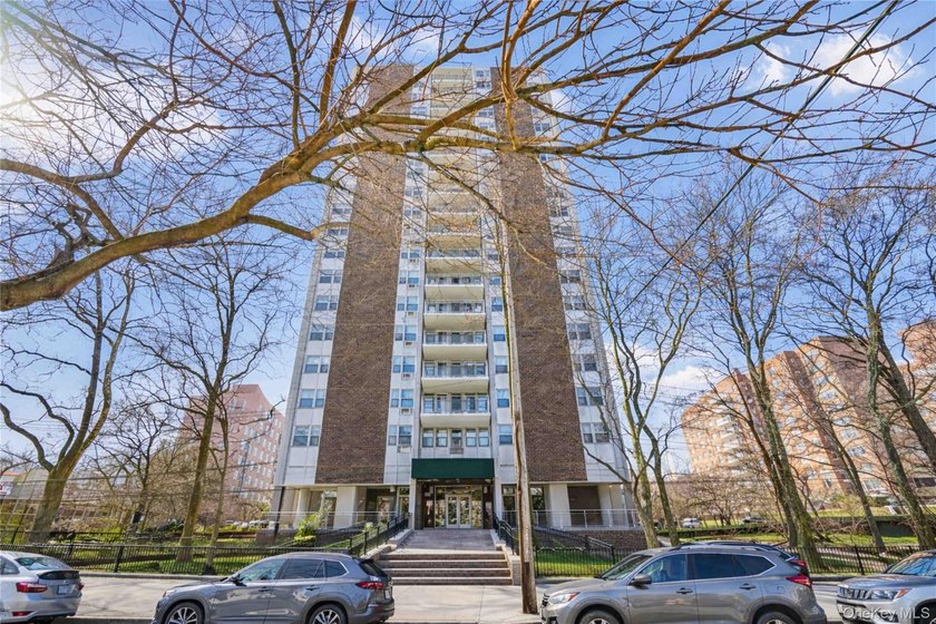 Welcome to Apartment 4E at 290 West 232nd Street - a bright and - photo 2