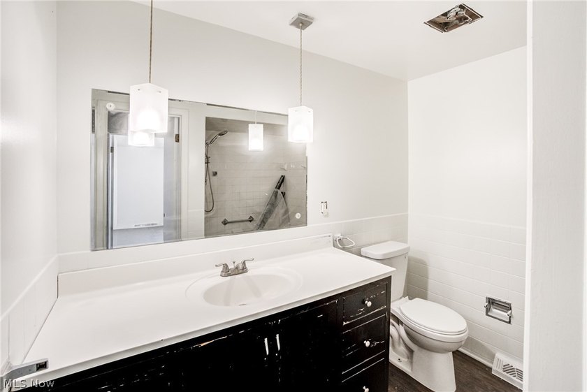 Welcome to 18212 Cornwall Road in Cleveland's desirable lakeside - photo 13