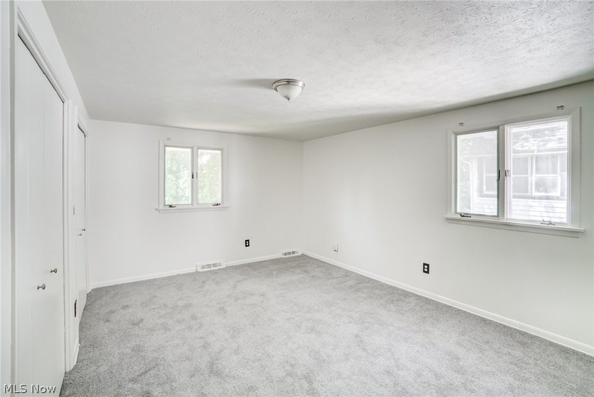 Welcome to 18212 Cornwall Road in Cleveland's desirable lakeside - photo 14