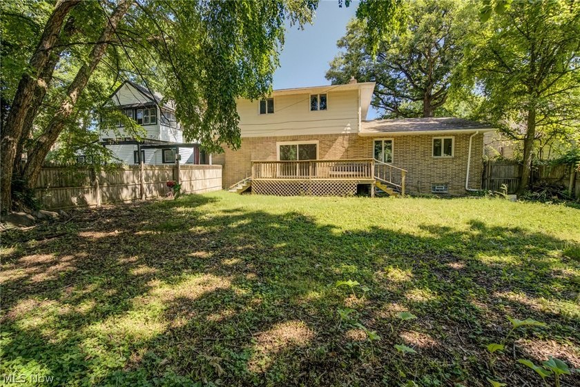 Welcome to 18212 Cornwall Road in Cleveland's desirable lakeside - photo 20