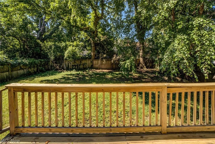 Welcome to 18212 Cornwall Road in Cleveland's desirable lakeside - photo 21