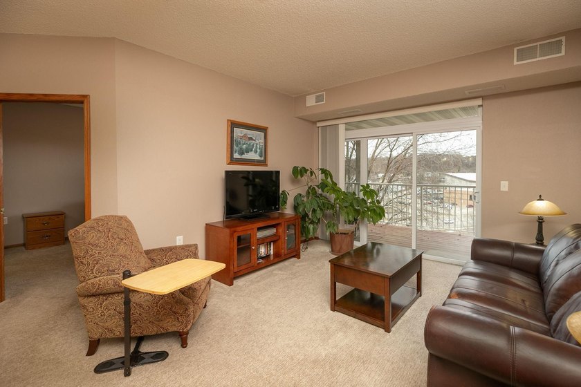 Don't miss this two-bedroom, two bath unit in River Bluff Co-op - photo 2