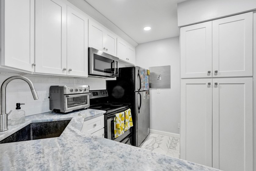 WATERFRONT LIVING WITH EXCEPTIONAL BUYER SAVINGS! Move right - photo 5