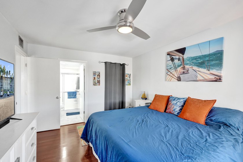 WATERFRONT LIVING WITH EXCEPTIONAL BUYER SAVINGS! Move right - photo 10