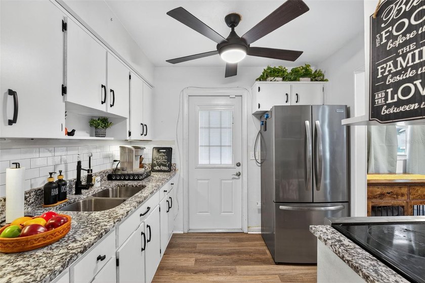 Charming and updated 3-bedroom, 1-bath home located in a - photo 11
