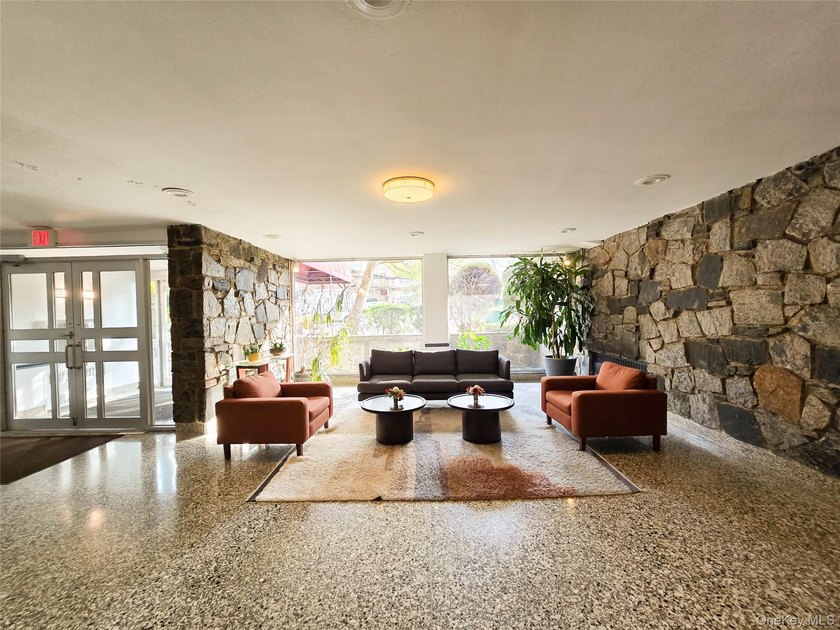 Prime Location, Conveniently located lobby. Alcove studio with - photo 18