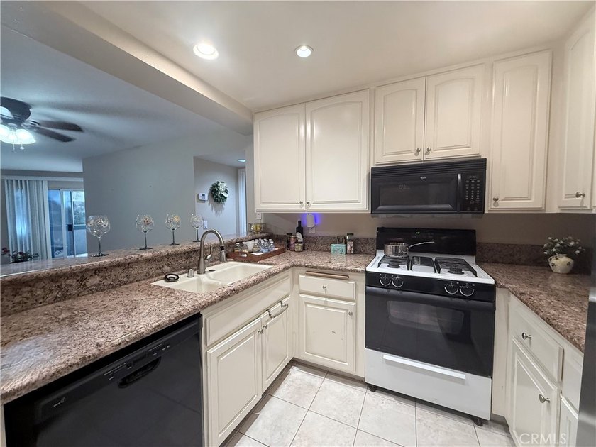 PRICE ADJUSTMENT !!!! Lowe$t priced 2 full bedroom$ $ingle level - photo 4
