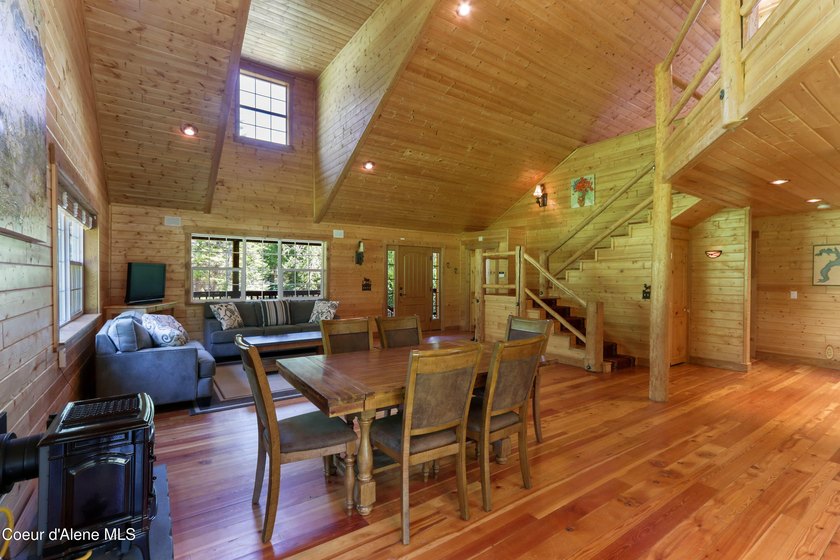 Privately sited on 5 acres with a beautiful mix of trees and - photo 10