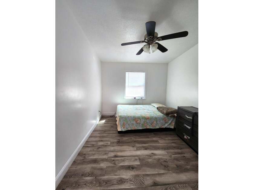 Three Turnkey Units: Perfect for generating rental income with - photo 7