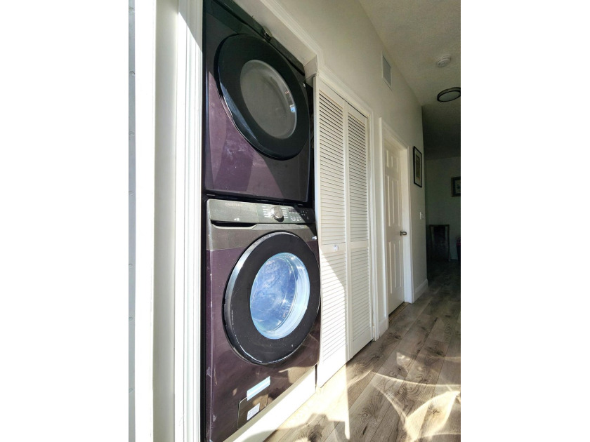 Three Turnkey Units: Perfect for generating rental income with - photo 8