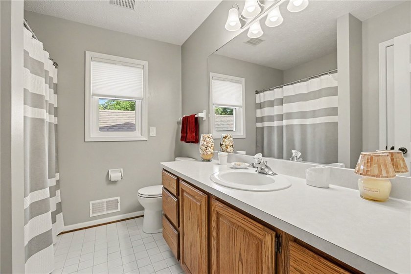 Nestled in the heart of Webster, this impeccably maintained - photo 16