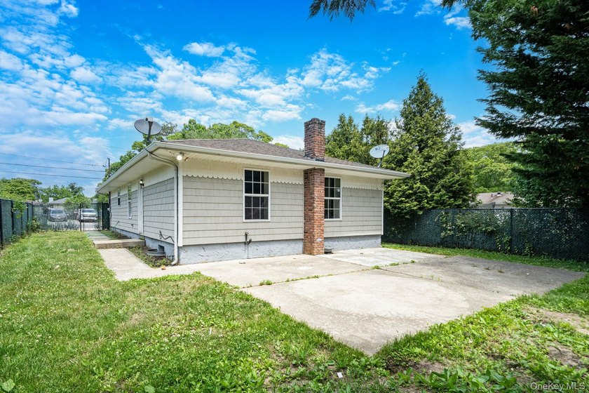 Welcome to 88 Eleanor Avenue, a well-maintained ranch situated - photo 25