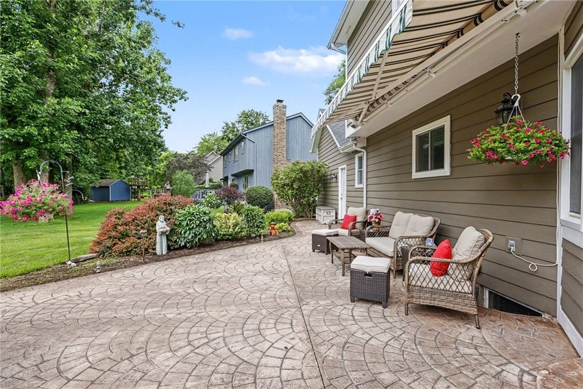 Nestled in the heart of Webster, this impeccably maintained - photo 26