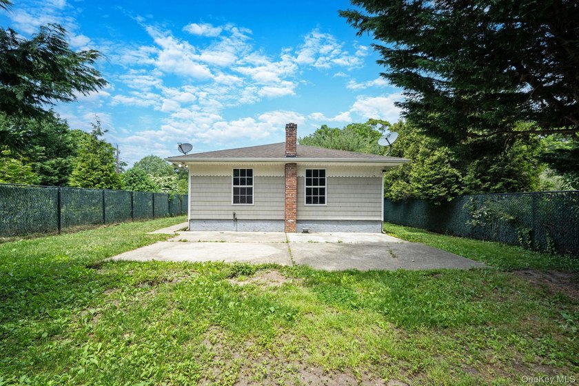 Welcome to 88 Eleanor Avenue, a well-maintained ranch situated - photo 26