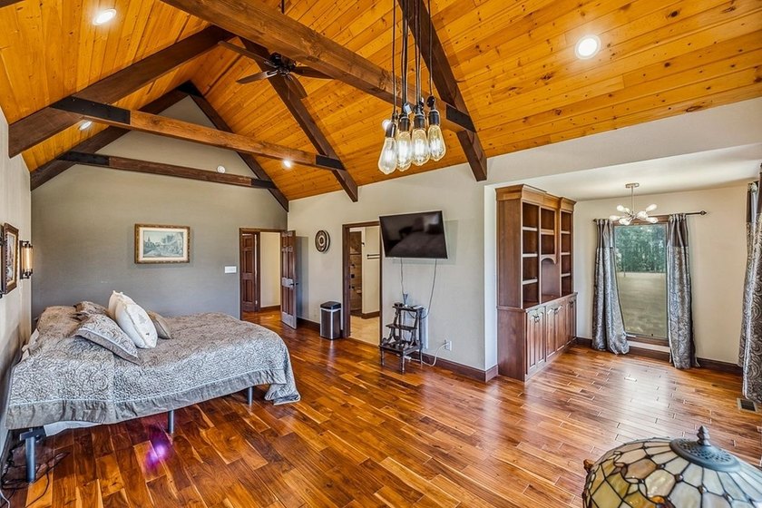 Endless possibilities abound with this beautiful estate on just - photo 30