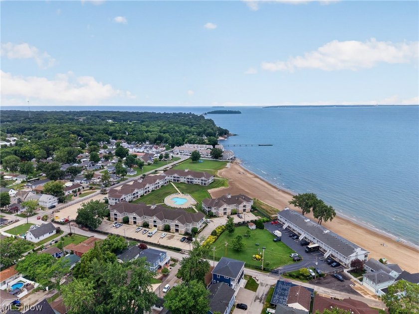 Wake up to breathtaking sunrises and panoramic views of Lake - photo 32