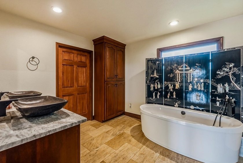 Endless possibilities abound with this beautiful estate on just - photo 38