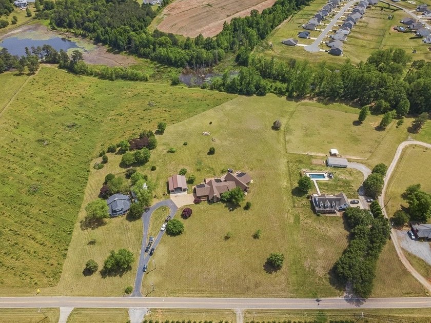 Endless possibilities abound with this beautiful estate on just - photo 49