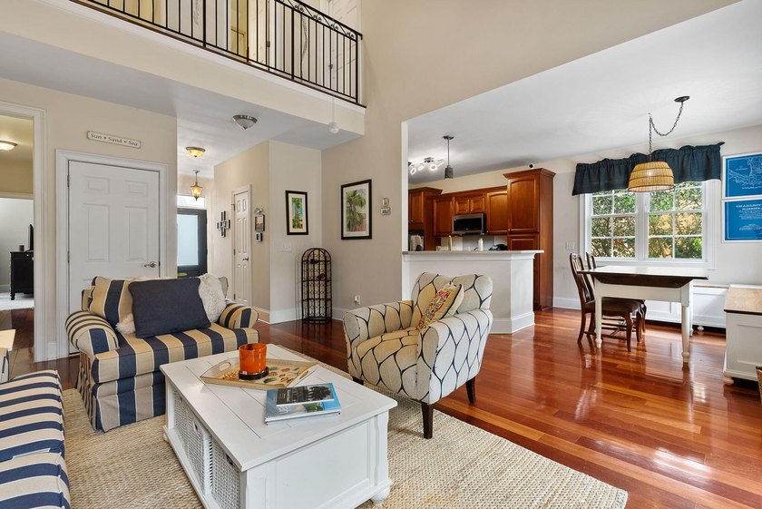 Beautiful home in Kiawah River Estates featuring a stunning - photo 12