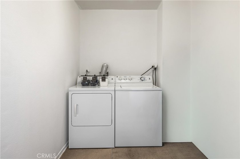 Garage Parking, AC, in unit Washer and Dryer! - Experience the - photo 15