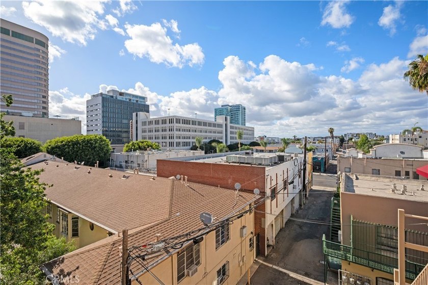 Garage Parking, AC, in unit Washer and Dryer! - Experience the - photo 16