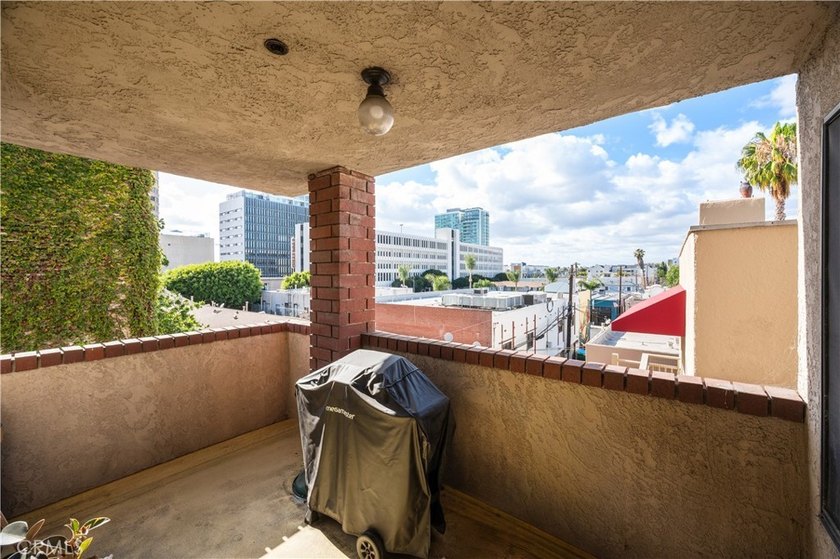 Garage Parking, AC, in unit Washer and Dryer! - Experience the - photo 17