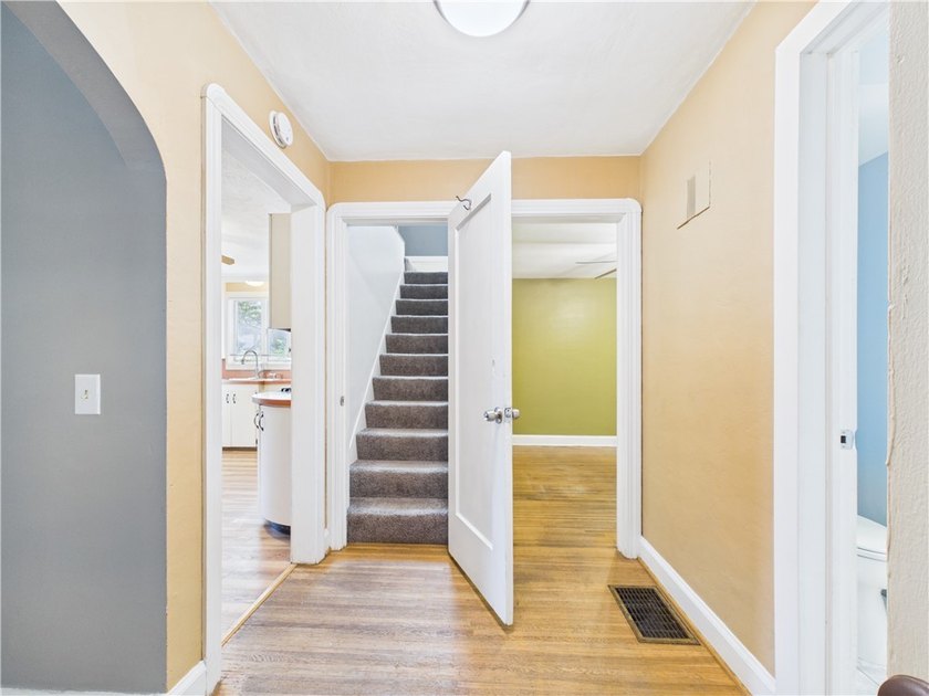 Charming and well maintained 3-bedroom, 2.5-bath Cape Cod - photo 19