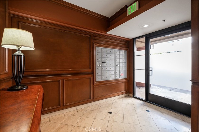 Garage Parking, AC, in unit Washer and Dryer! - Experience the - photo 22