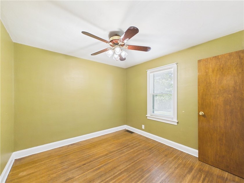 Charming and well maintained 3-bedroom, 2.5-bath Cape Cod - photo 23