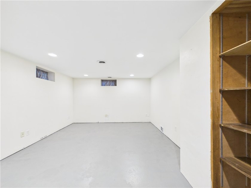 Charming and well maintained 3-bedroom, 2.5-bath Cape Cod - photo 36