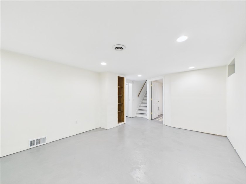 Charming and well maintained 3-bedroom, 2.5-bath Cape Cod - photo 37