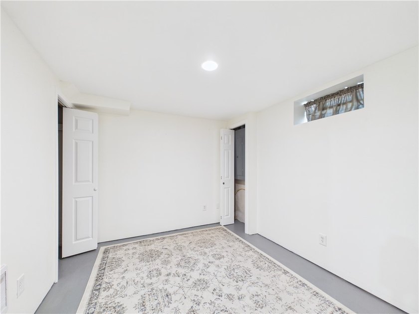 Charming and well maintained 3-bedroom, 2.5-bath Cape Cod - photo 38