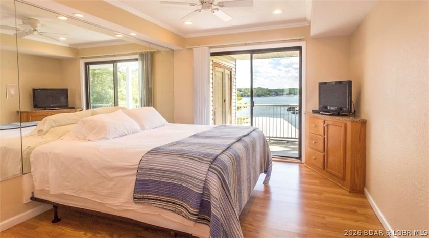 Welcome to this beautifully updated 1-bedroom lakefront end-unit - photo 15
