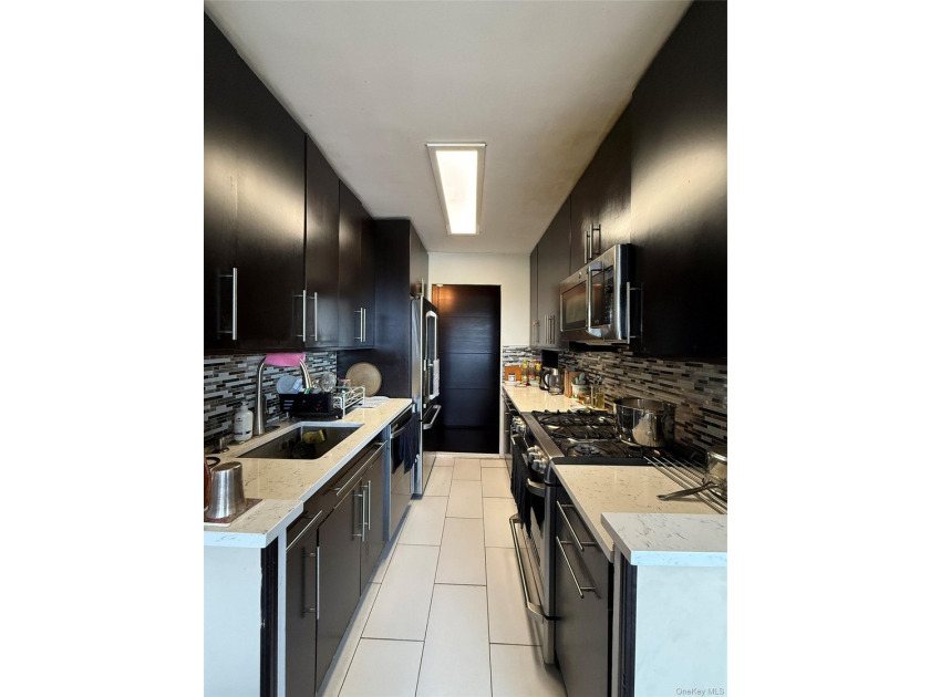 Luxury Living at Fairview - Spacious 2-Bedroom, 2-Bath Coop in - photo 15