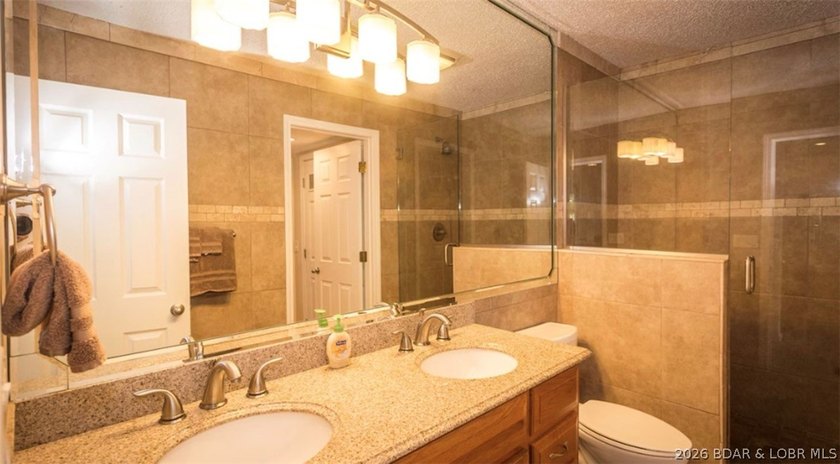 Welcome to this beautifully updated 1-bedroom lakefront end-unit - photo 19