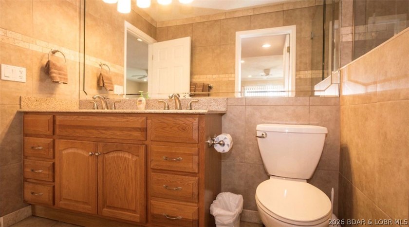 Welcome to this beautifully updated 1-bedroom lakefront end-unit - photo 22