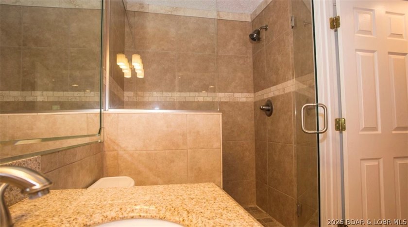Welcome to this beautifully updated 1-bedroom lakefront end-unit - photo 23