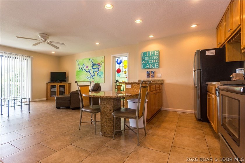 Welcome to this beautifully updated 1-bedroom lakefront end-unit - photo 27