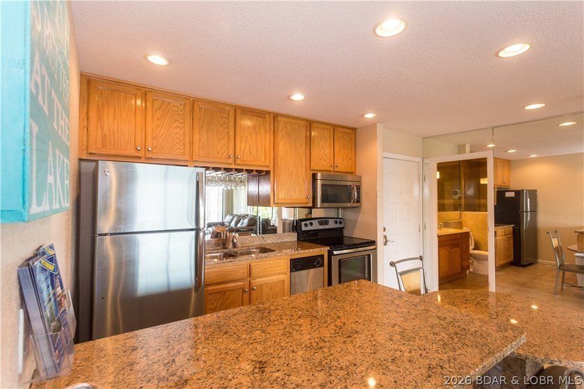 Welcome to this beautifully updated 1-bedroom lakefront end-unit - photo 30