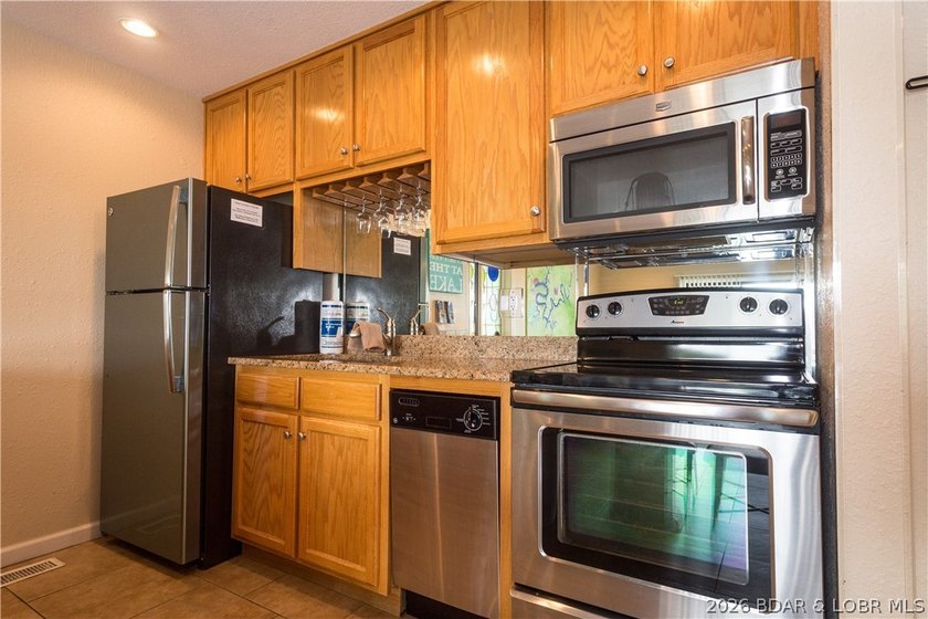 Welcome to this beautifully updated 1-bedroom lakefront end-unit - photo 31