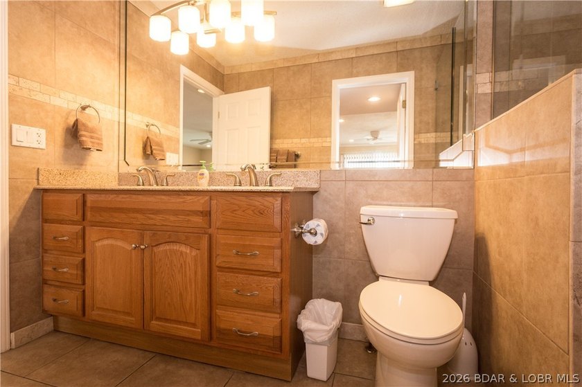 Welcome to this beautifully updated 1-bedroom lakefront end-unit - photo 36