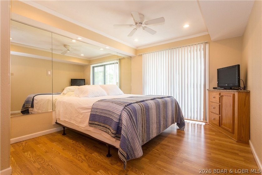 Welcome to this beautifully updated 1-bedroom lakefront end-unit - photo 39