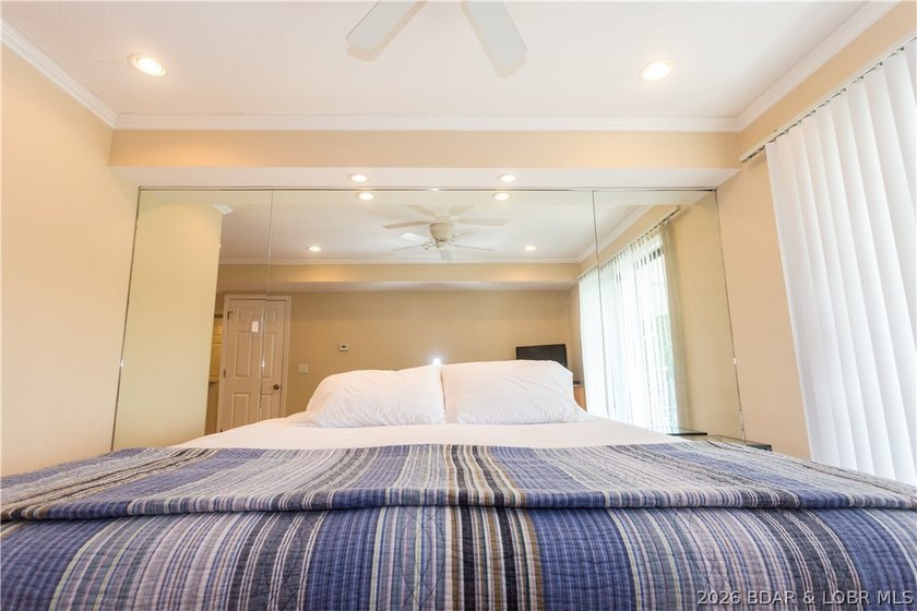 Welcome to this beautifully updated 1-bedroom lakefront end-unit - photo 40