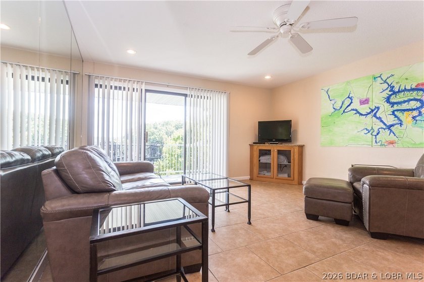Welcome to this beautifully updated 1-bedroom lakefront end-unit - photo 47