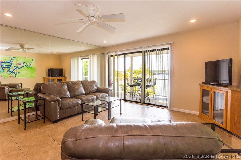 Welcome to this beautifully updated 1-bedroom lakefront end-unit - photo 49