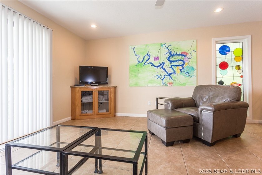 Welcome to this beautifully updated 1-bedroom lakefront end-unit - photo 50