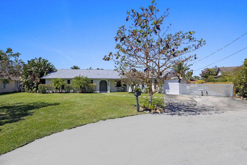 Welcome to waterfront living at its finest at 6797 Bayshore - photo 4