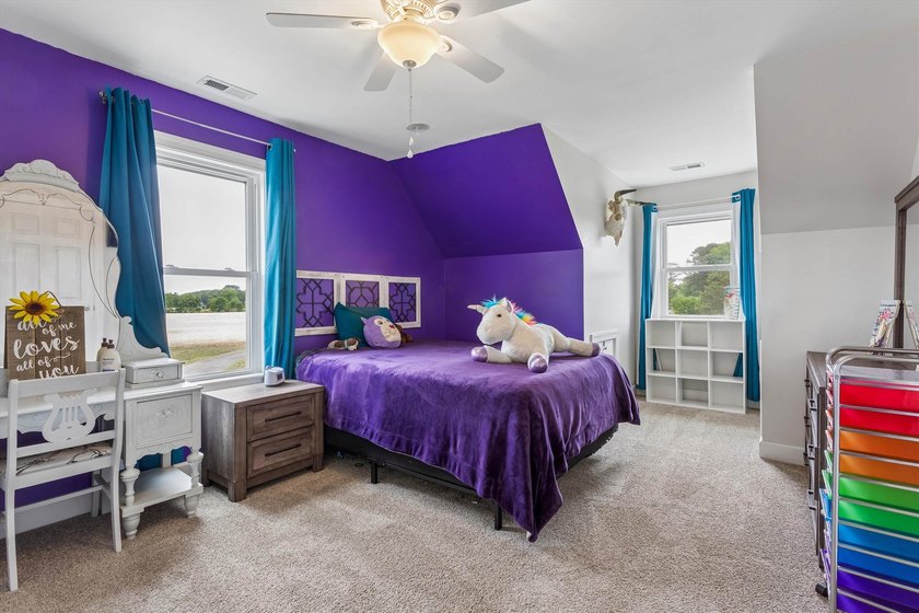 Welcome to this move-in ready Cape Cod situated on 5.12 scenic - photo 11