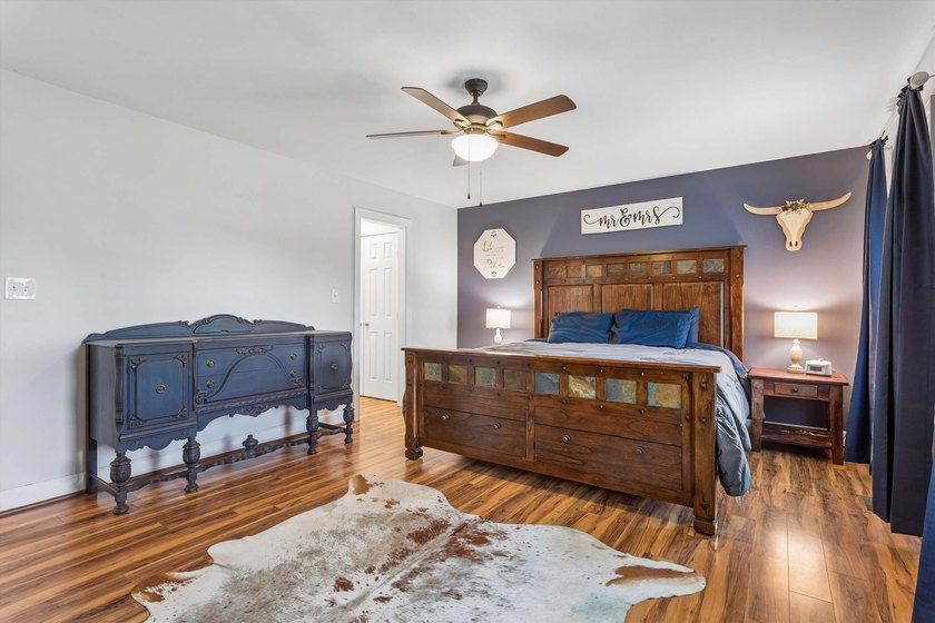Welcome to this move-in ready Cape Cod situated on 5.12 scenic - photo 13